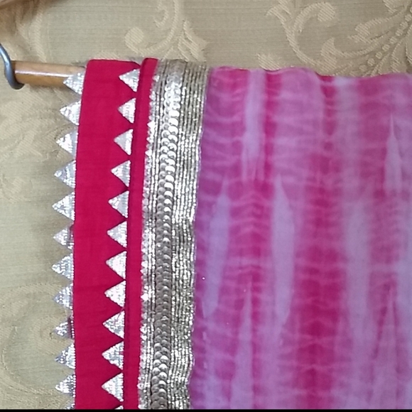 Dupatta with gold trim - Picture 6 of 6